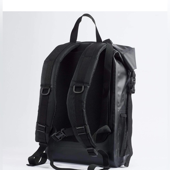 Waterproof Faraday Dry Bag - 17L Backpack - Picture 4 of 14